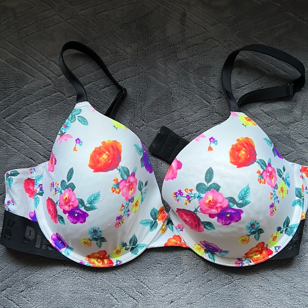 PINK Wear everywhere T-shirt bra